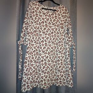 Leopard Print Tie Sleeve Flowy Dress Size Large Perfectly Priscilla